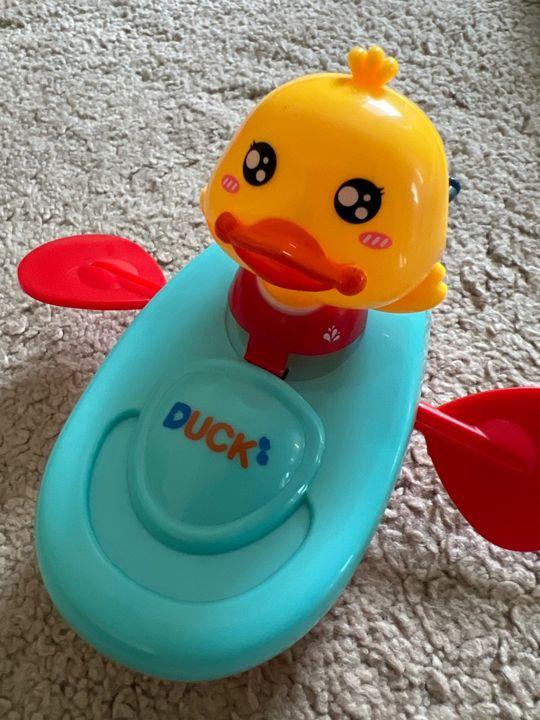 Customer photo: the duck kayak toy on an off-white rug